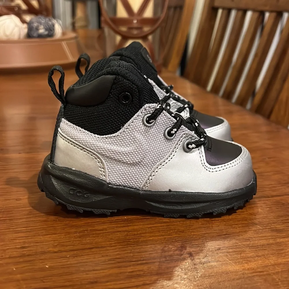 Nike Manoa LTH TD Boots silver black Toddlers Boys Girls 472650 020 Size 5C sz 5